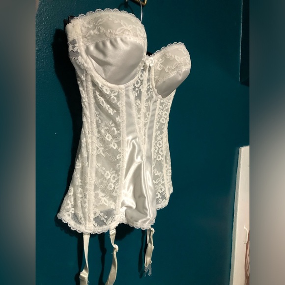 Va Bien Strapless Corset Bustier with Garters - Picture 2 of 16